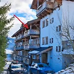 公寓 Kitzski, Ski-in-out Right Next To Gondola Lift 米特西尔
