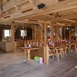 Kitzski, Ski-in-out Right Next To Gondola Lift 米特西尔